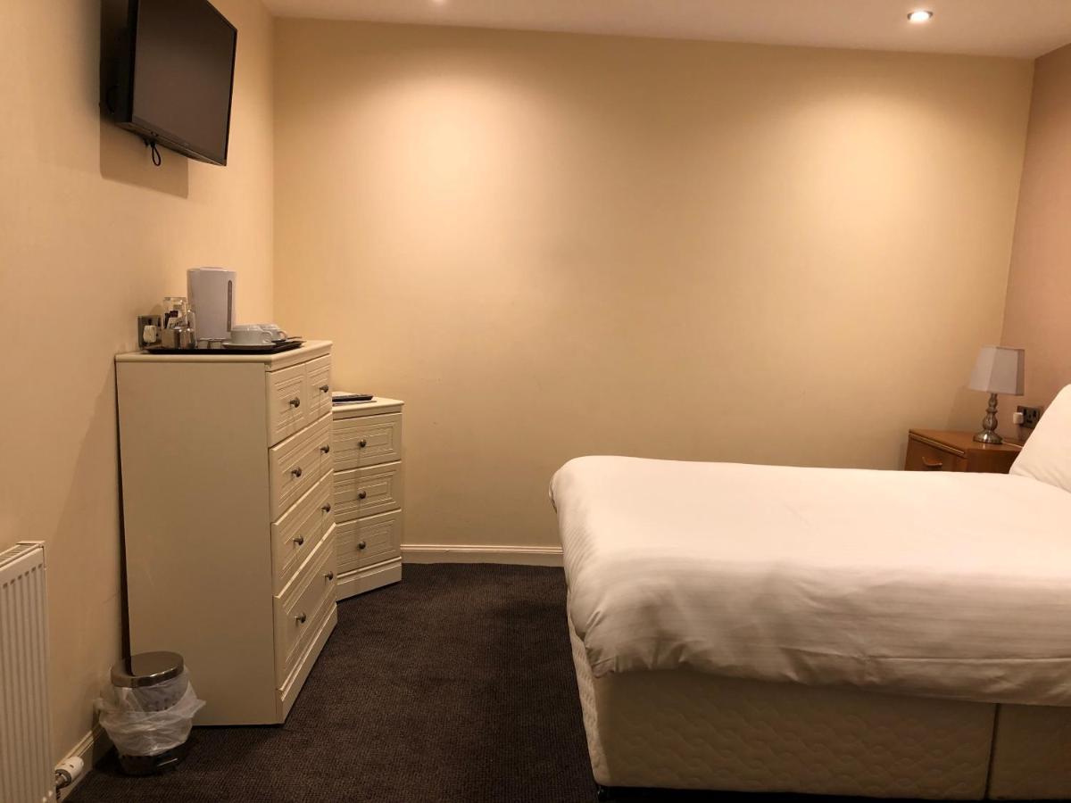 Oyo Douglas Hotel كيلمارنوك المظهر الخارجي الصورة