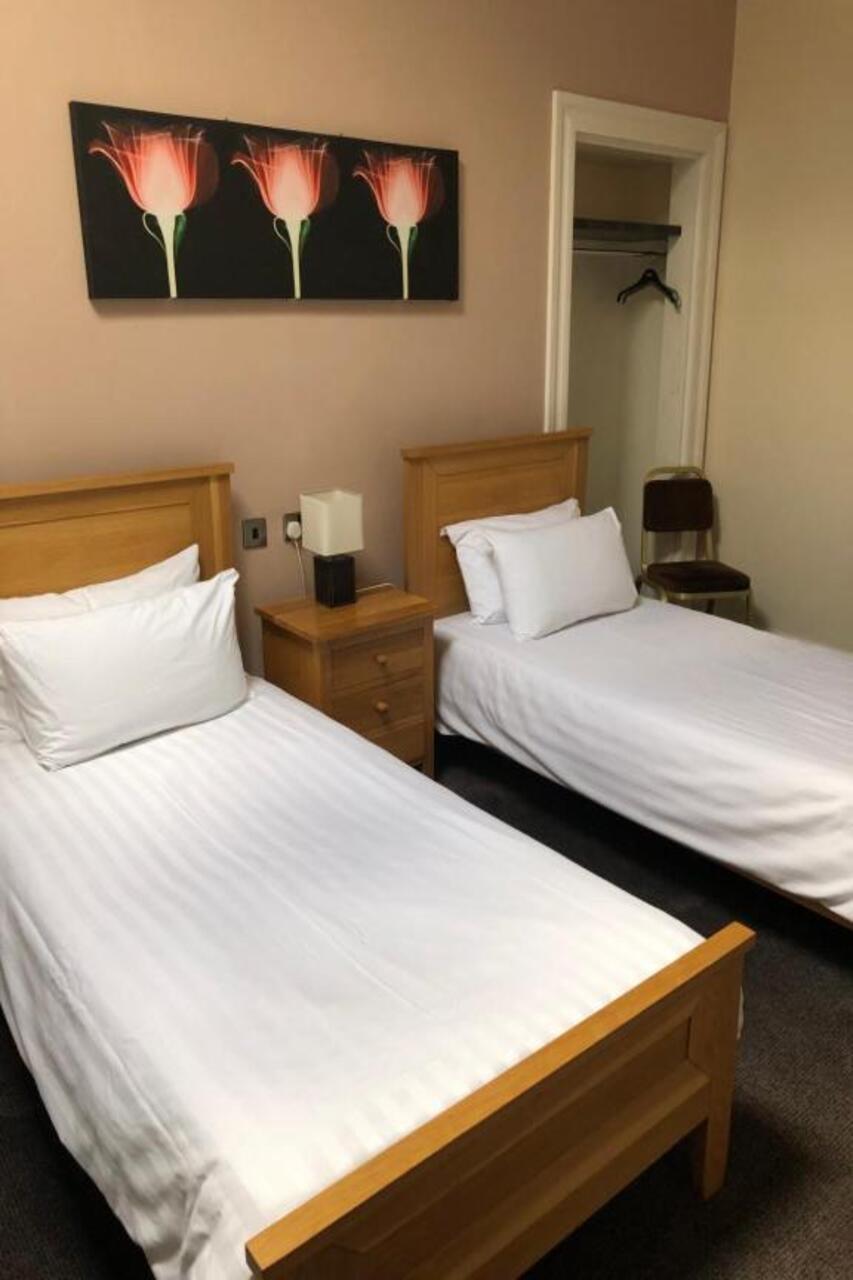 Oyo Douglas Hotel كيلمارنوك المظهر الخارجي الصورة